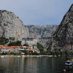 Blick von der Brücke über die Cetina