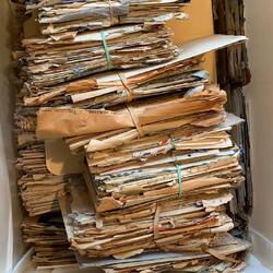 Juste une des boites de ces archives: ici les courriers de 1920 à 20xx