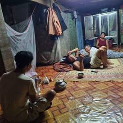 ישנים בסלון עם כל המשפחה