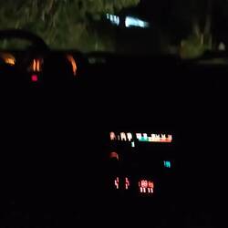 Dunkel um 18 Uhr, Empfang der Hunde, Radio Untermalung - man merkt nicht wie steil es nach oben geht