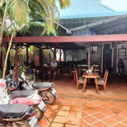 Then time for lunch. By time time we found the perfect spot we were hot, remedied by ice cold soda