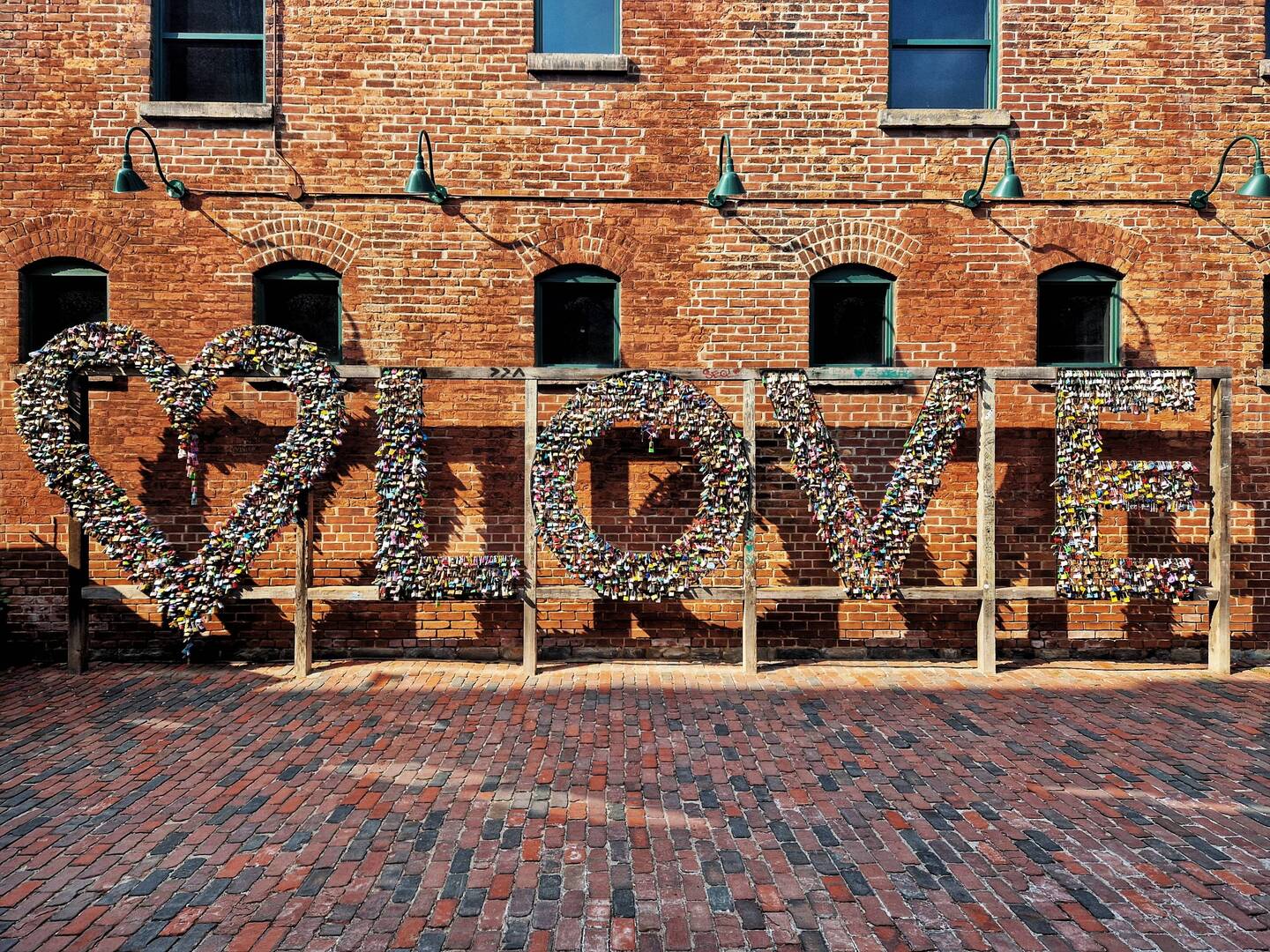 "Love" aus lauter Schlössern, Distillery District, Toronto