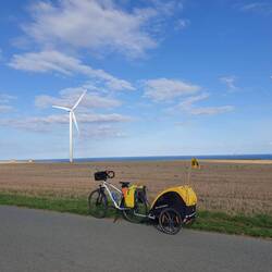 Sous station électrique du parc éolien en mer en approche de Fécamp (je pense)
