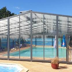 Schwimmbad des Campingplatzes