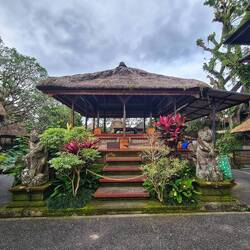 Pura Taman Saraswati