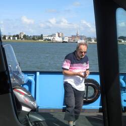 Herr Hummel auf der Fähre