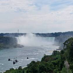 Zipline bei den Niagarafällen