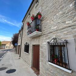 Love how so many homes decorate their balconies with flowers. And these pots are so cheery!