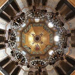 The Barbarossa chandelier under the dome of the Octagon