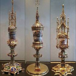 Reliquaries containing the so-called 'three small relics'