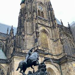 St. Georg Statue vor dem Veitsdom