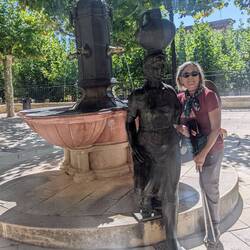 Rynek przed kościołem w Navarette