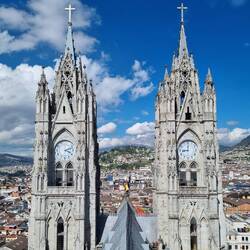 Auf der Basílica del Voto Nacional ⛪️
