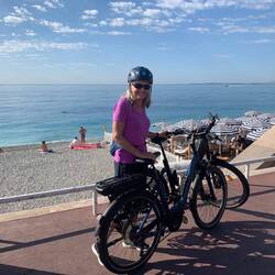 Heading out along Promenade des Anglais on our e-bikes