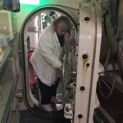 Durch dieses Ei kommt ein....