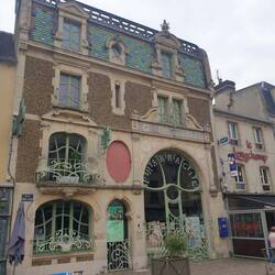 Pharmacie Lesage de Douvres la Délivrande de 1901, en fer forgé
