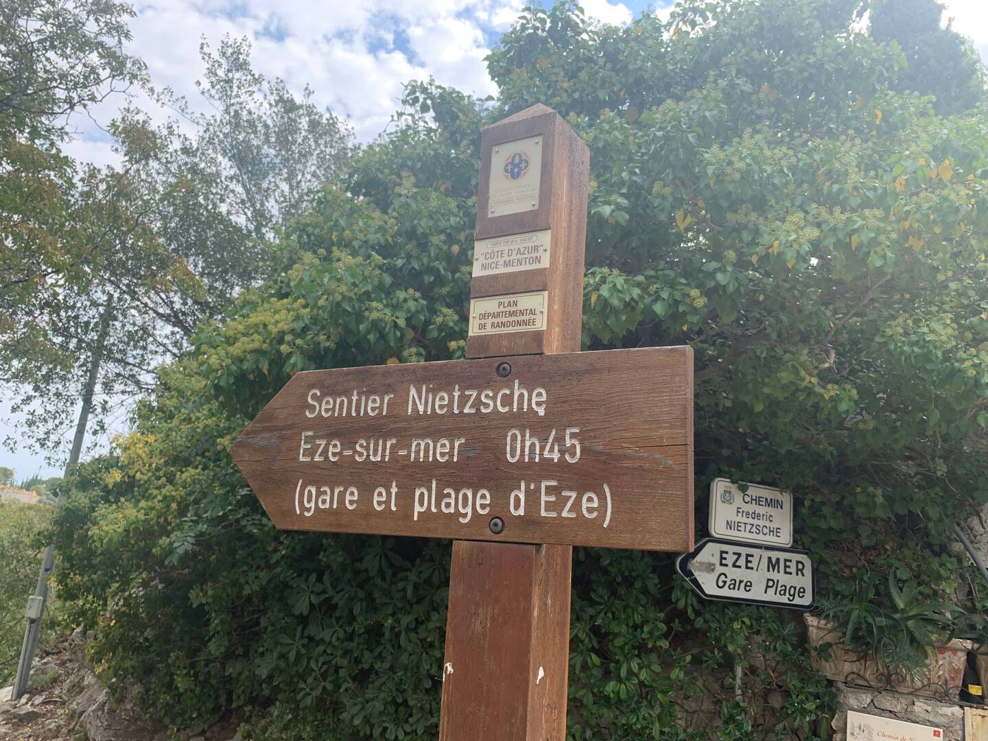 Heading down the Neitzche trail in Éze