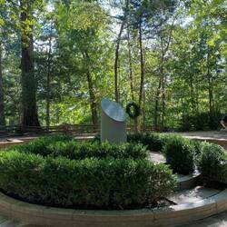 A memorial to the unmarked burial ground of the enslaved, a stones throw from GW's tomb