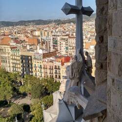 Blick über die Spitze der "Hoffnungs-" oder "Gloriafassade"