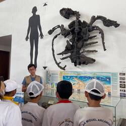 Vi fik en tur sammen med en gruppe af lokale skolebørn