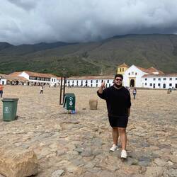 Simon på Latinamerikas anden største plads (kun Mexico City er større)