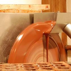 Chocolate tempering machine