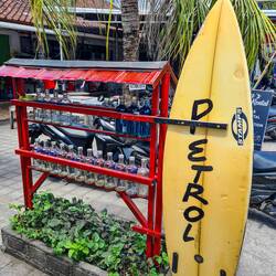 Tankstelle - Benzin aus Vodkaflaschen 😂