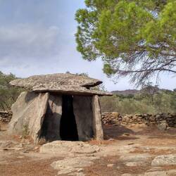 Einen Rundweg zur Megalith-Kultur gibt's in Roses auch.
