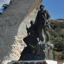 Partisanendenkmal an der Shushica