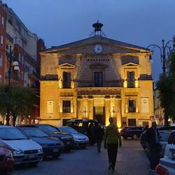 Enna: Ersteindruck bei Nacht