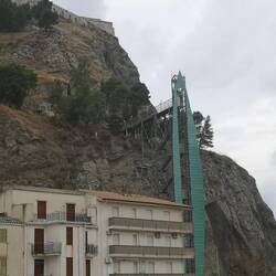 Der Lift zum Monte San Paolino, mit EU Geld errichtet, ging nie in Betrieb