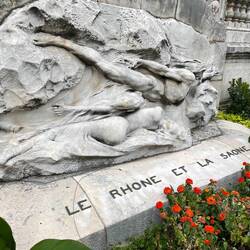 The symbols representing the Rhône and Saome rivers