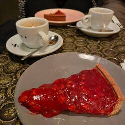 Praline pie - very sweet