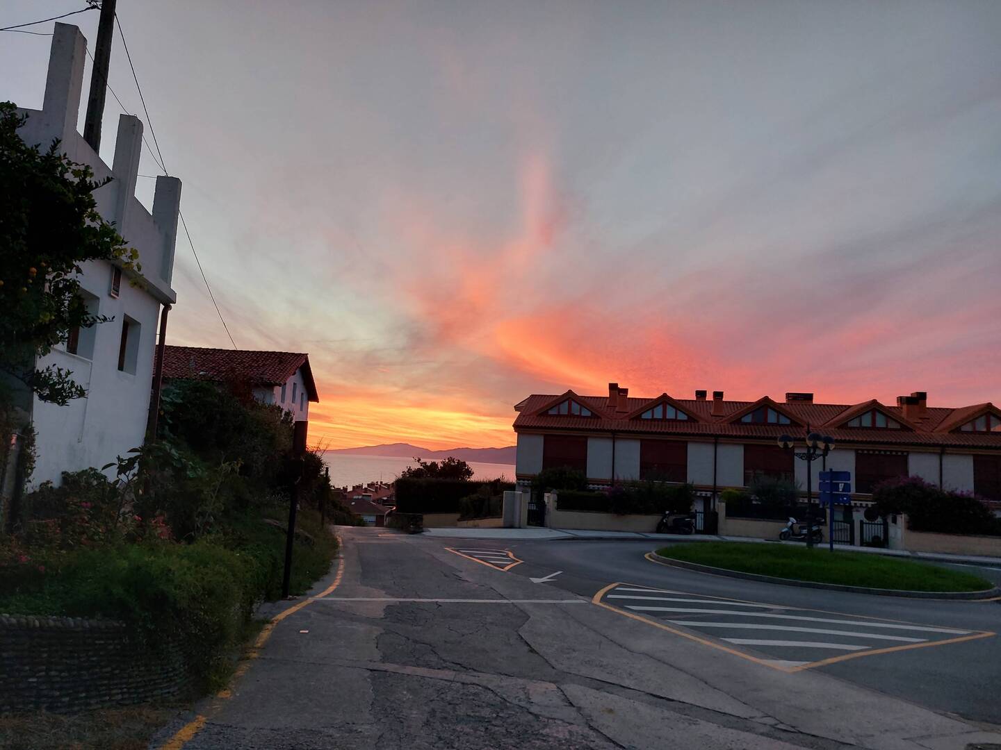 Sunrise in Getaria… setting out at 08:00 towards Deba...