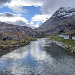 מרכז המבקרים בקצה העליון של דרך הטרולים. צועדים בשבילים מקסימים אל עבר המרפסות המשקיפות אל הנוף
