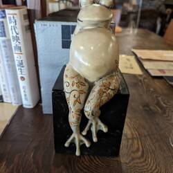 My table in a cafe 🐸😅