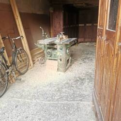 Hier wird noch ohne Netz und doppelten Boden gefertigt