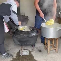 The aligot being prepared