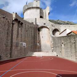 Sportplatz in der Stadtmauer