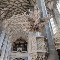 kleine Orgel auf der anderen Seite