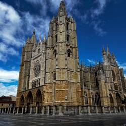 León's cathedral is right around the corner from our hostal.