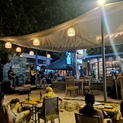 Gemütliche Beachbar mit live Musik 🎶