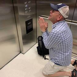 Alex prit devant the 🍎god !