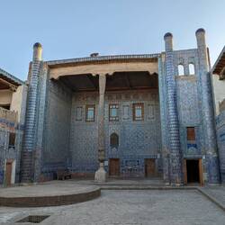 Empfangsplatz draußen im Sommer, in der Jurte im Winter