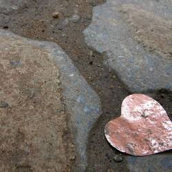 Seen by accident - love is even on a dirty street!