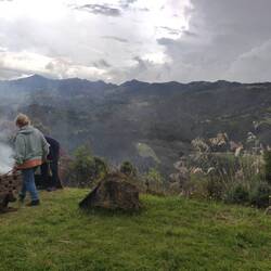 Anita und Bastian am Brennen des Getöpferten
