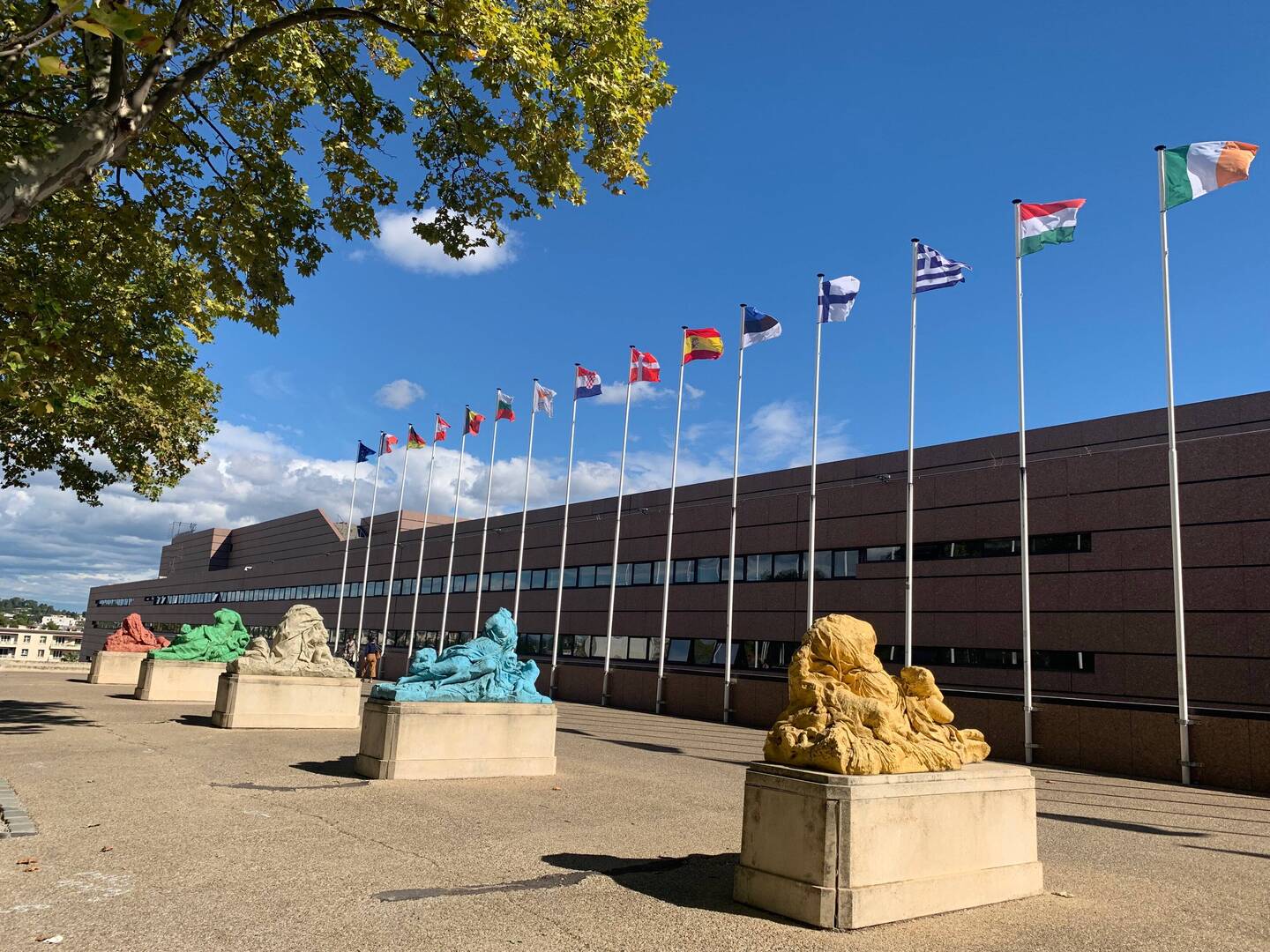 Allégories by Allan McCollum - reproduction of statutes from 18C