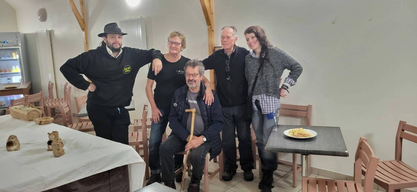Corentin (fils de Sophie et JPaul), Sophie, JPaul, Lizou (jolie sympathisante, amie de Sophie)