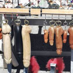 Auch hier gibt's wieder Penise zu kaufen 🤷