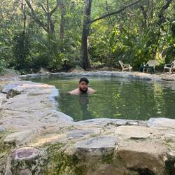 Simon nød pool til sidst på dagen